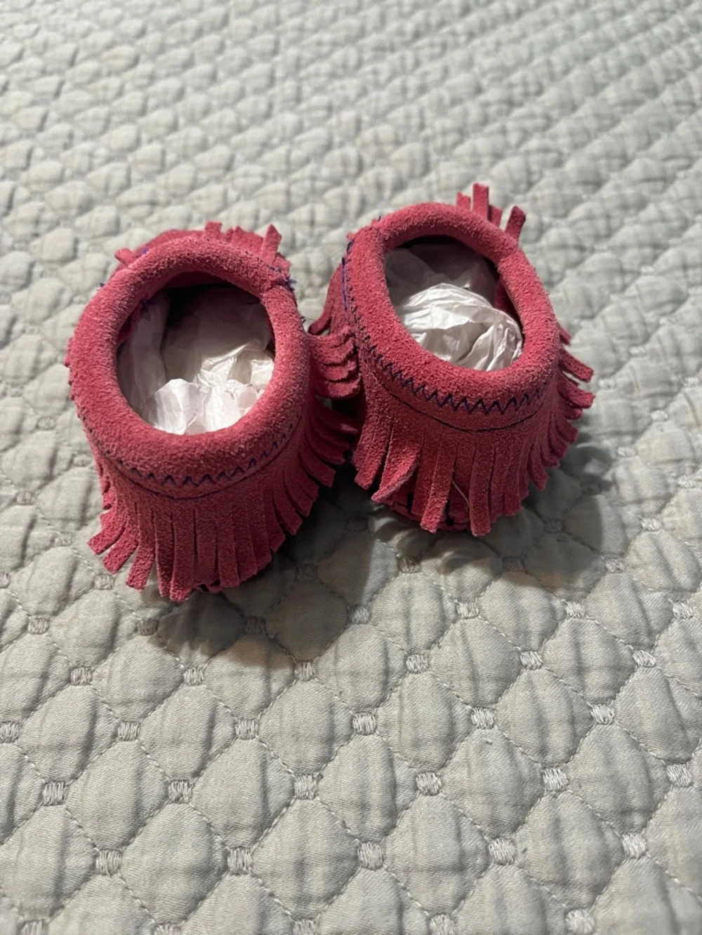 Minnetonka Kids Suede Fringe Moccasins - Pink